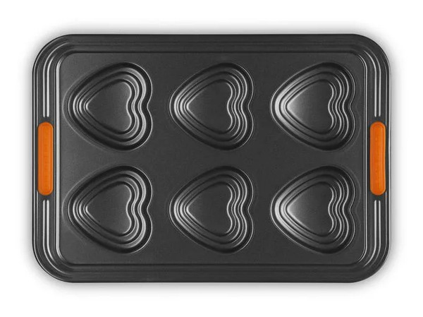  Le Creuset 6 Heart-shaped Muffin Mould 