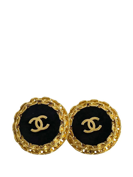  Chanel Pre-owned Boucles D'oreilles Fantaisie En Plaqué Or Et émail à Logo Cc Et Fermoir Clip (1980-1990) 