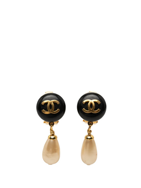 Chanel Pre-owned Boucles D'oreilles Fantaisie Pendantes En Plaqué Or Et Résine à Logo Cc Et Perle Artificielle Avec Fermoir Clip (1993) - Noir 