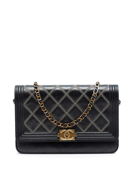  Chanel Pre-owned Pochette Portefeuille à Bandoulière Boy En Cuir D'agneau Matelassé à Double Couture Avec Chaîne (2013-2014) - Noir 
