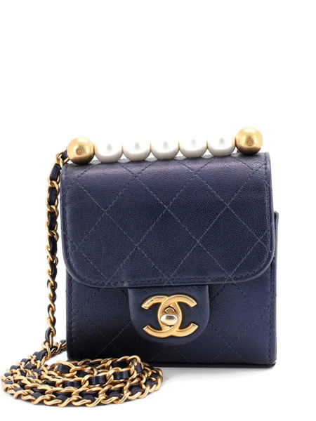  Chanel Pre-owned Sac à Bandoulière Avec Chaîne Chic Pearls à Rabat En Cuir De Chèvre Matelassé Format Mini - Bleu 