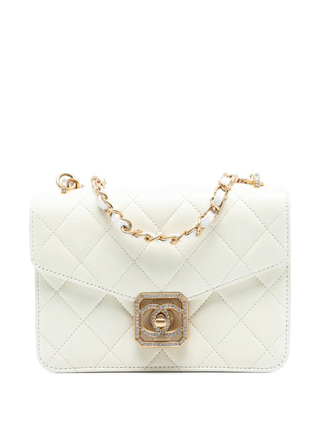  Chanel Pre-owned Sac à Bandoulière Géometric Cc Frame Flap En Peau D'agneau Matelassé Et Ornements En Cristal (2021-2025) - Blanc 
