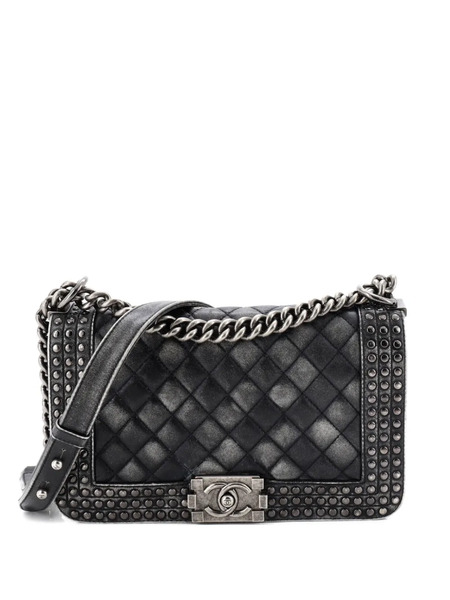  Chanel Pre-owned Sac Porté épaule Boy Matelassé à Rabat En Cuir De Veau Effet Usé Et Clouté Médium - Noir 