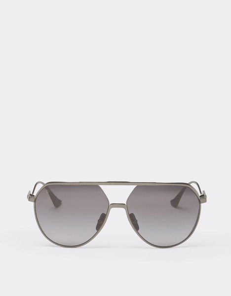  Ferrari Lunettes De Soleil Ferrari En Titane Gunmetal Mat Avec Verres Polarisés Gris Dégradés -   Or Satiné Os 
