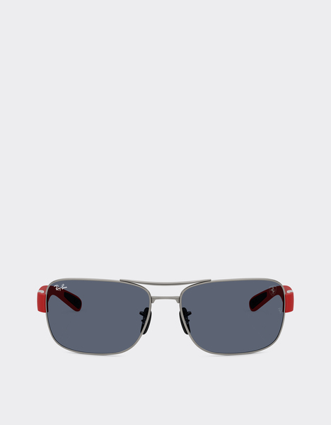  Ferrari Ray-ban For Scuderia Ferrari Rb3763m En Plastique Rouge Et Gunmetal Avec Des Lentilles Gris Foncé -  Lunettes De Soleil Ingrid Os 