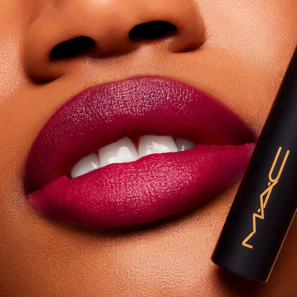  Mac Powder Kiss Velvet Blur Slim Stick Rouge à Lèvres 2 g (différentes Teintes Disponibles) - Wild Rebel 