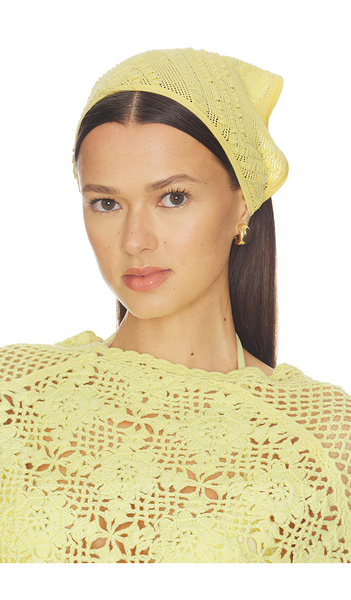 Devon Windsor Crochet Bandana En Yellow. 