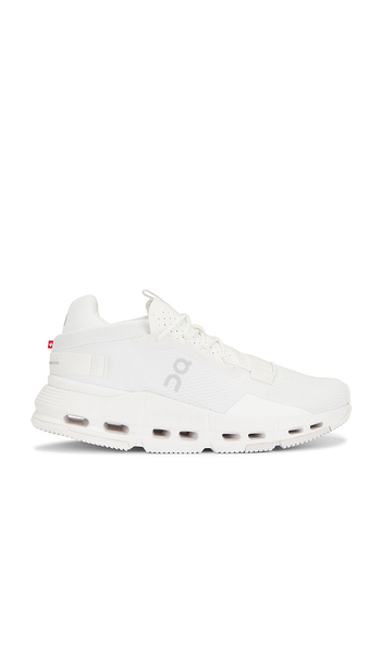  On Sneakers Cloudnova 2 En White. Taille 10. Also En 10.5, 11, 5.5, 6, 6.5, 7, 7.5, 8, 8.5, 9, 9.5. 