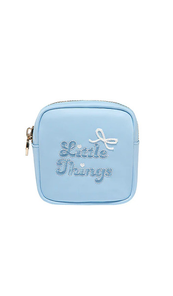  Stoney Clover Lane Mini Pochette Brodée Little Things Little Things Embroidered Mini Pouch En Baby Blue. 